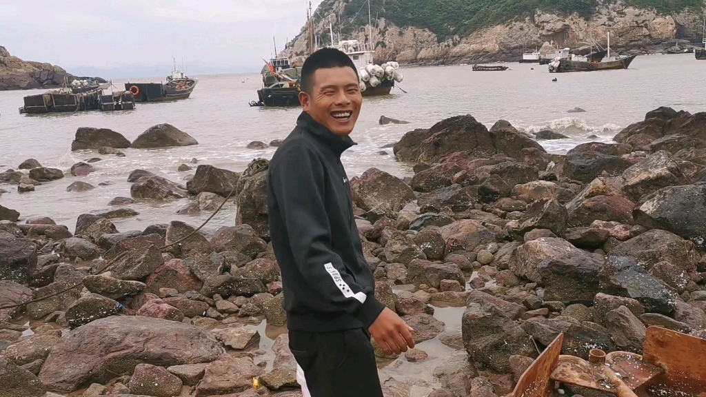 阿甘赶海半小时立刻加工香味吸引隔壁大伯来品尝