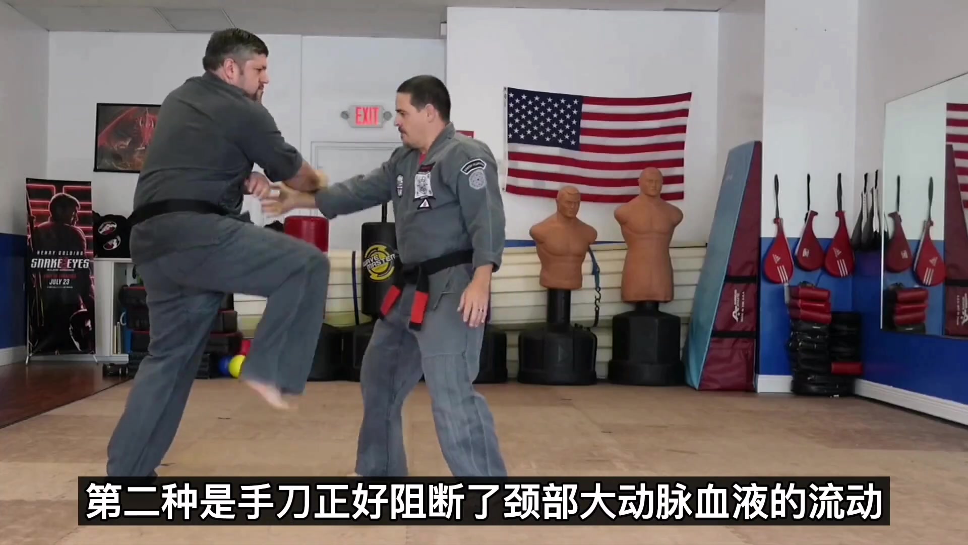 用手刀砍敌人的脖子,真的可以将他击晕?专家:严重的可致人死亡