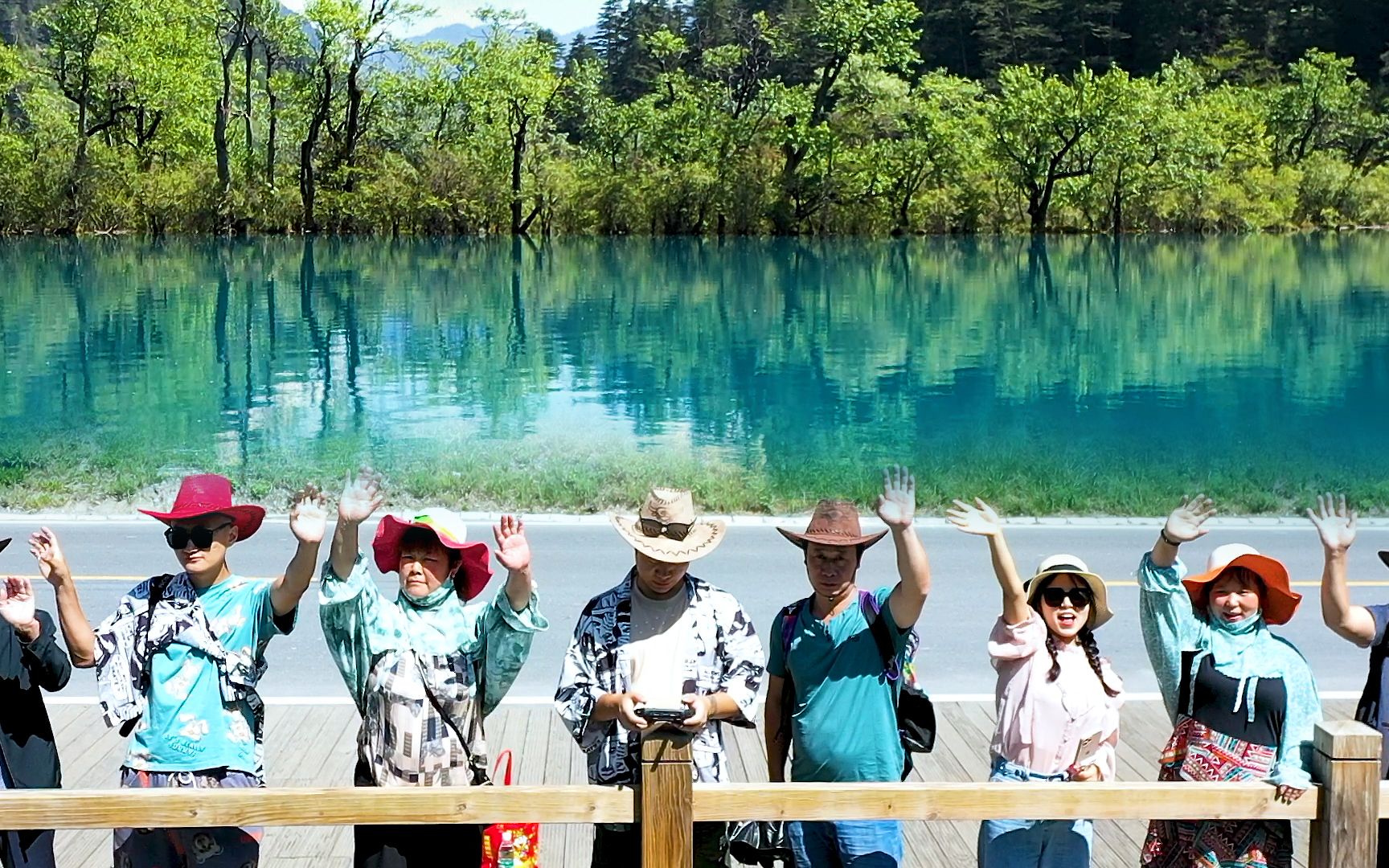 九寨沟旅游第1天,喝酥油茶看美景,无人机航拍画面超震撼哔哩哔哩bilibili