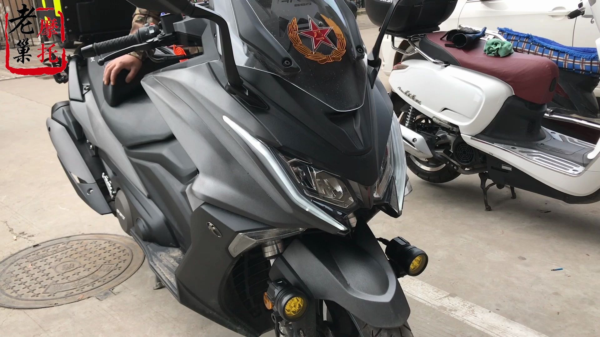 落地12万 光阳双缸踏板ak550摩托车声浪浑厚 博士abs brembo卡钳