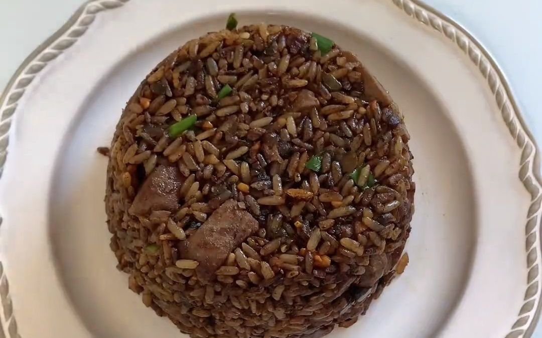 青椒酱牛排蛋炒饭,本以为是黑暗料理,没想到这么好吃!