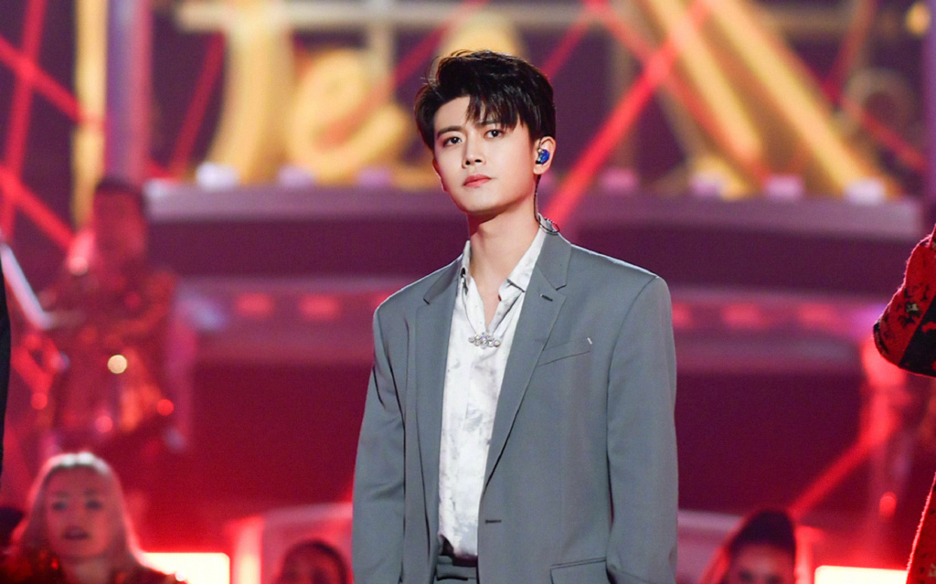 【任嘉伦|天猫618晚会】『开门见山&喜欢你』又a又软萌|香翻了