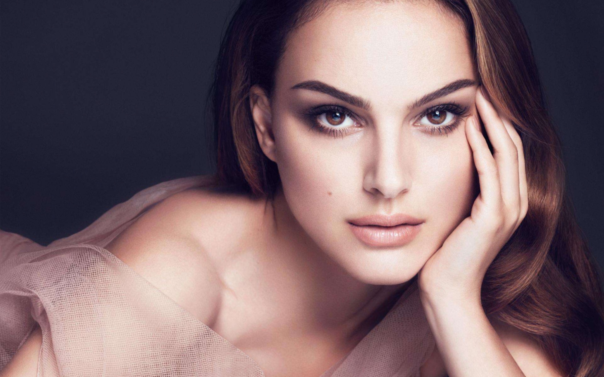 13岁的娜塔莉·波特曼,参加电影《这个杀手不太冷》试镜的画面_哔哩