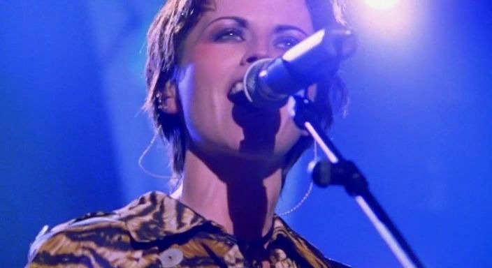 [图]卡百利·小红莓乐队巴黎演唱会.The Cranberries-Beneath the Skin.Live In Paris