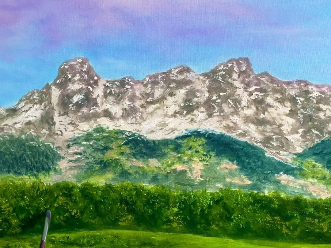 山的高远,湖的宁静,交织出一幅动人的画卷.油画创作