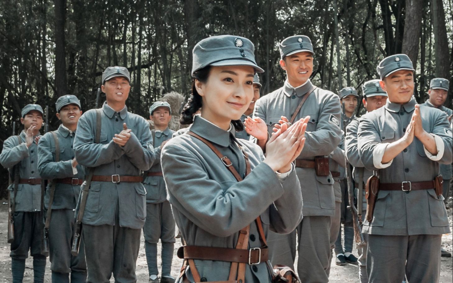 《雷霆战将》有多雷人?战场女兵穿紧身裙上场,还真是男帅女美