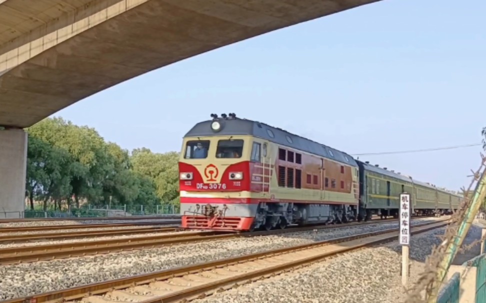 沈丹线上行沈局沈段df4dk 3076牵引4326次通过吴家屯站
