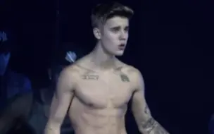 Download Video: 【Justin Bieber】表演Boyfriend超帅现场 性张力满满!