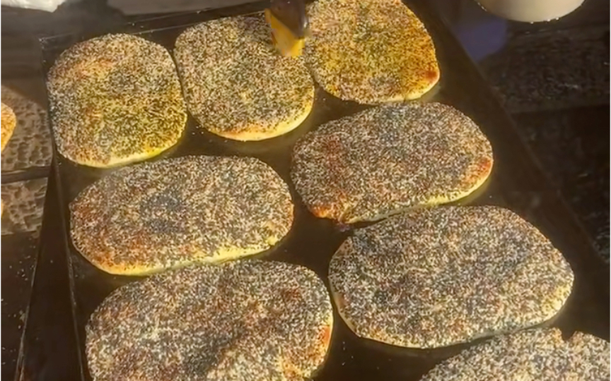 兴化菜油烧饼,你食不食大饼