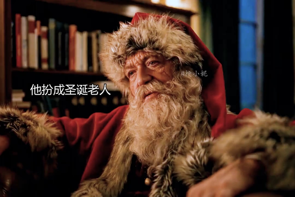 圣诞节监狱长本想让老人出去 可老人又回来了 于是监狱长带他回家过