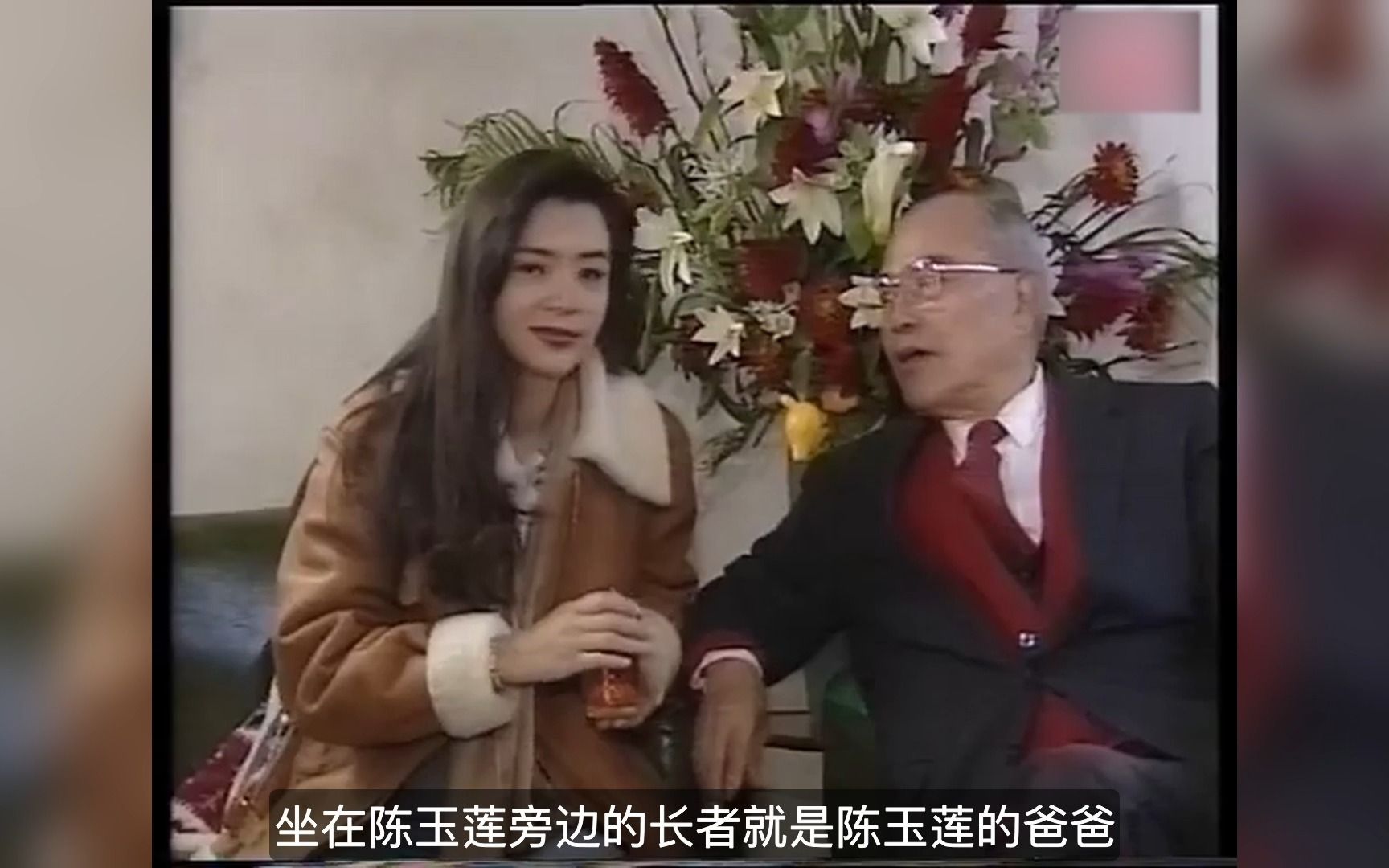 [图]陈玉莲和周润发带我们回到1993年的香港调景岭，看看莲妹出生长大的地方和发哥读小学的地方，原来发哥和莲妹的缘分在小时候就开始了。