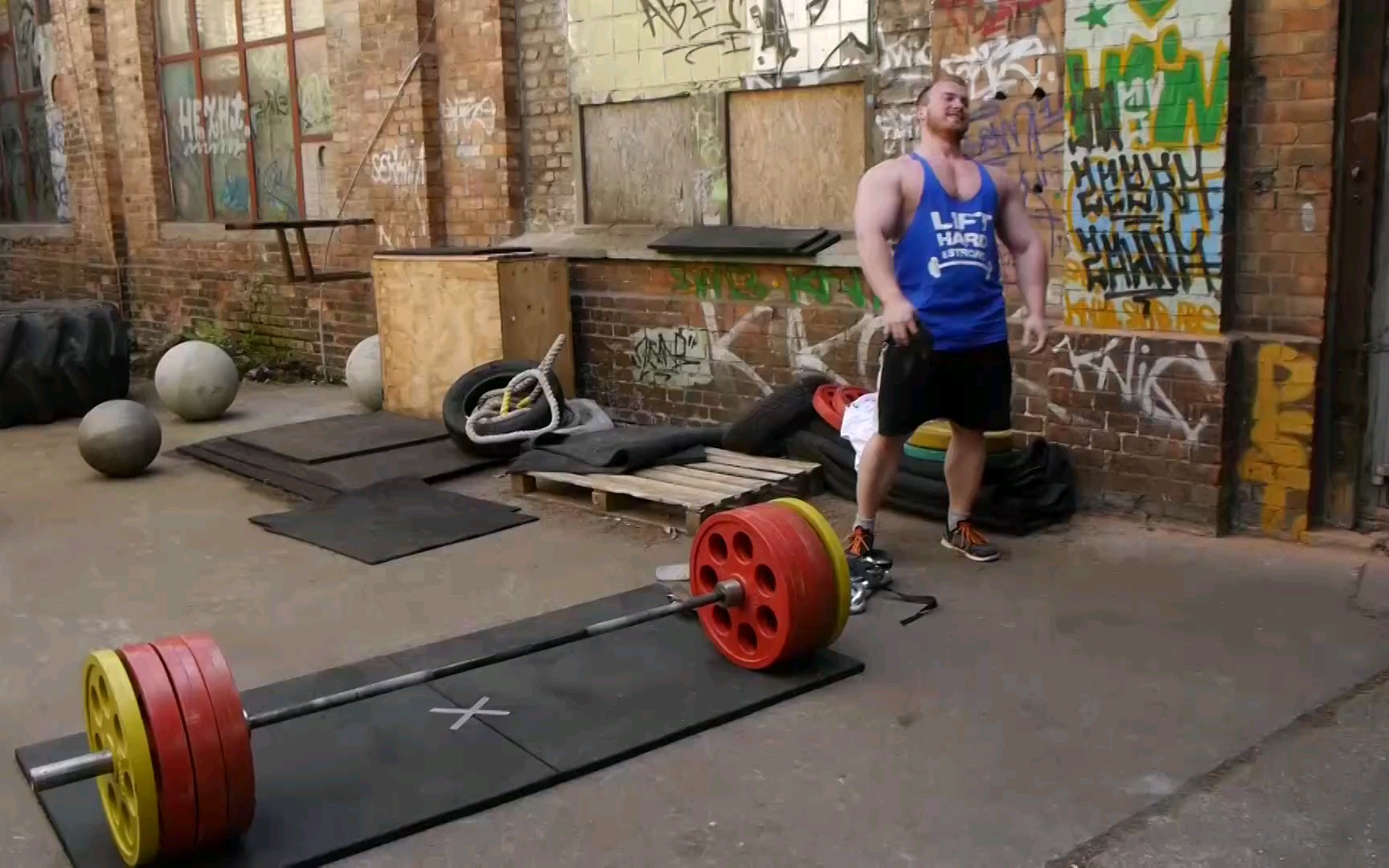 健美运动员vs大力士vs力量举运动员疯狂硬拉