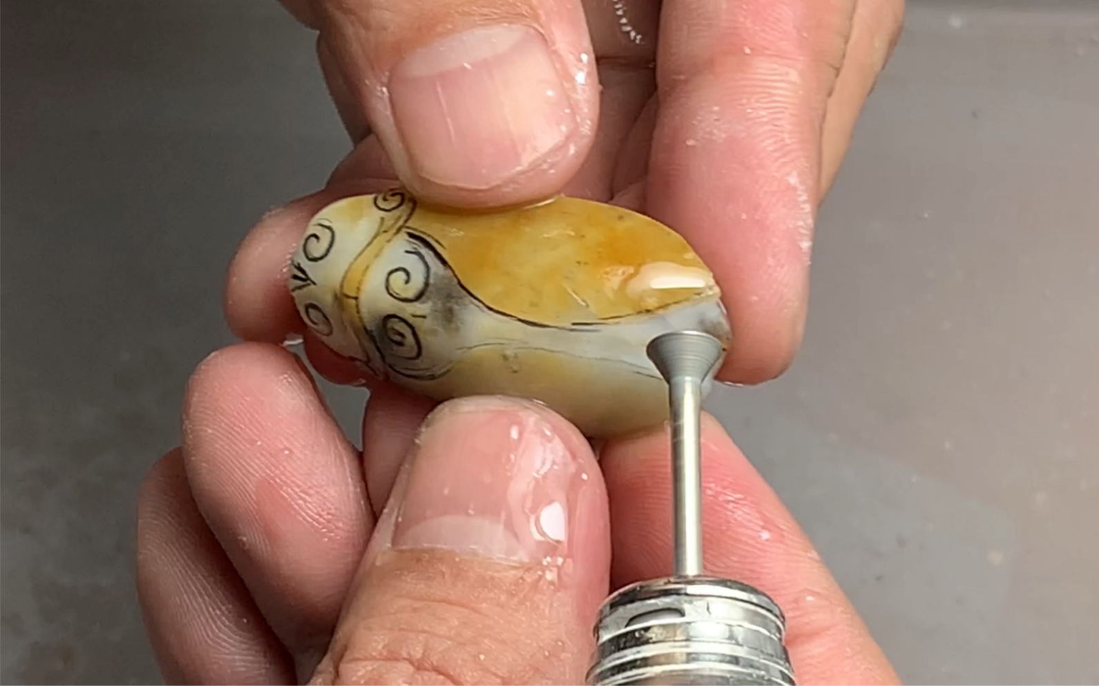 弘扬国家非物质文化遗产玉雕新疆和田玉籽料蝉