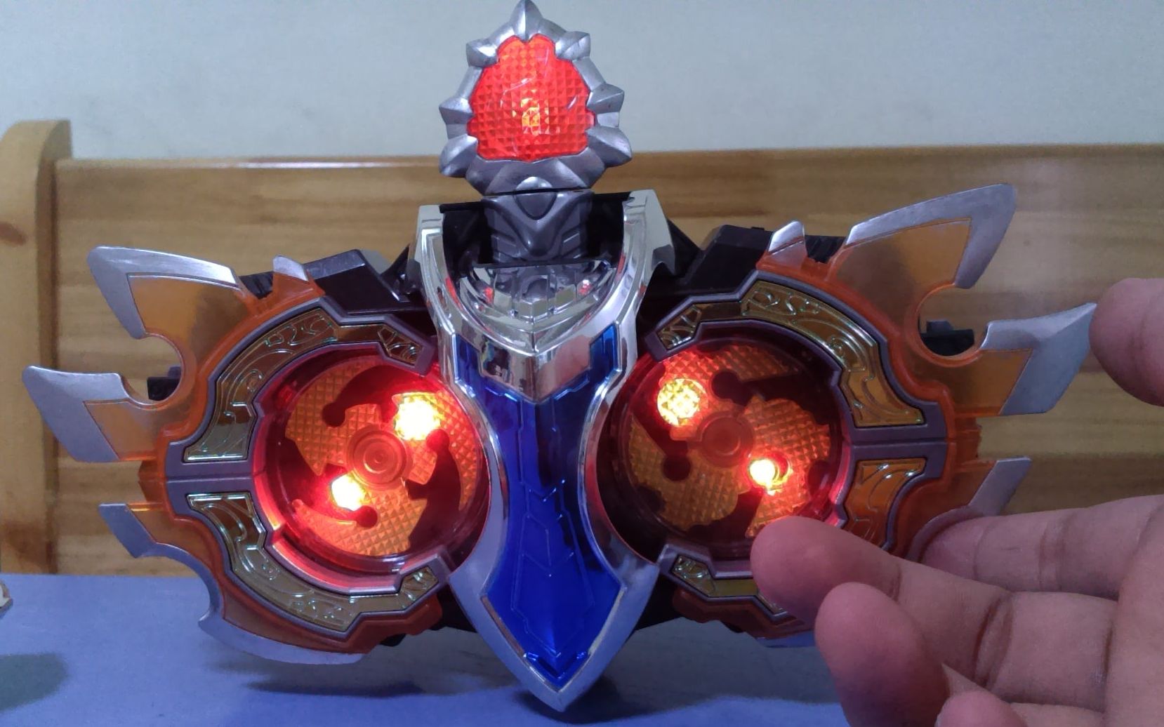 【飘阳特摄】铠甲勇士拿瓦焰飓召唤器及驮那多钥匙套装_哔哩哔哩 (゜