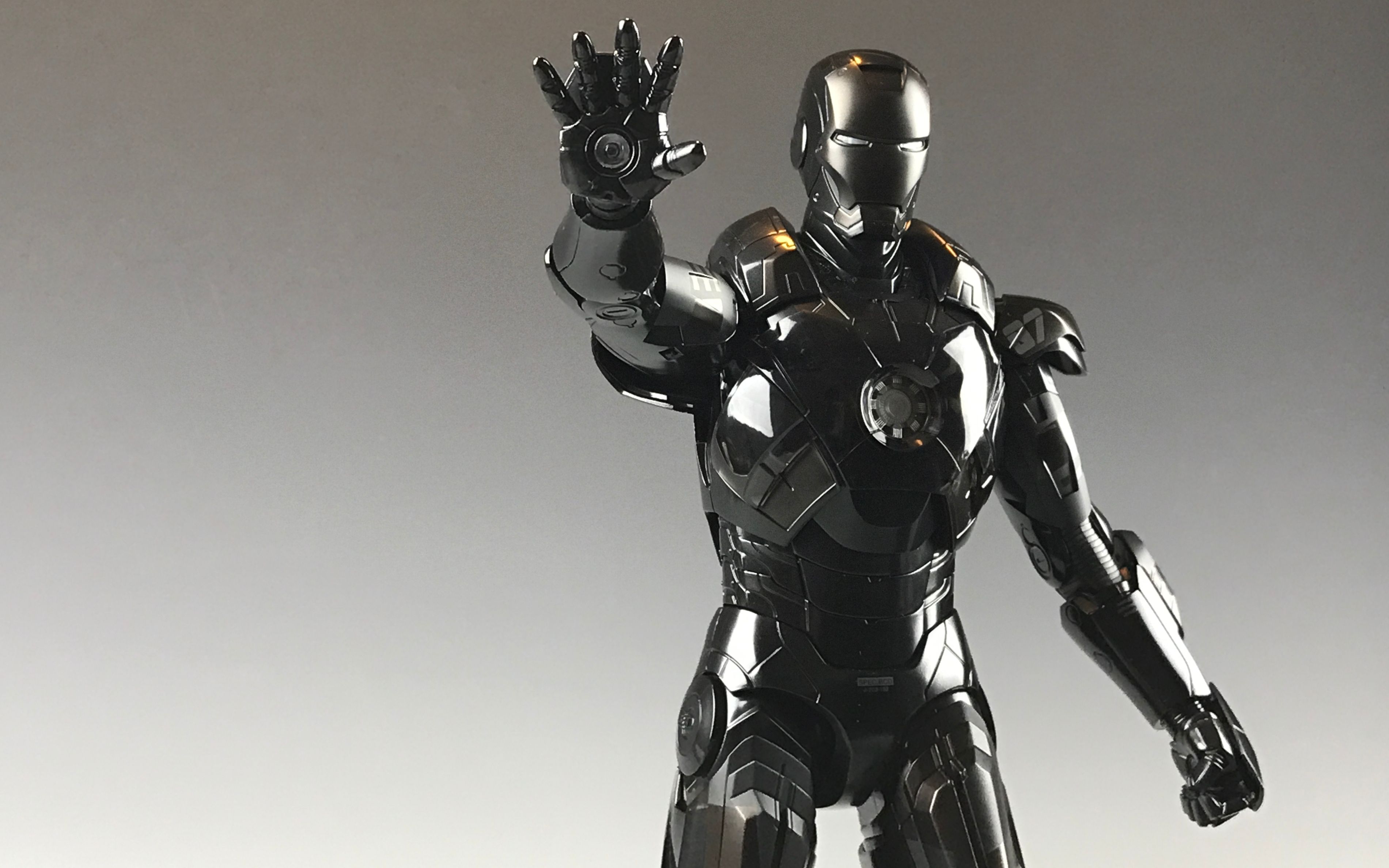 口袋评测08钢铁侠mk7ht潜行版hottoys限定版电影版钢铁侠3黑白巧克力