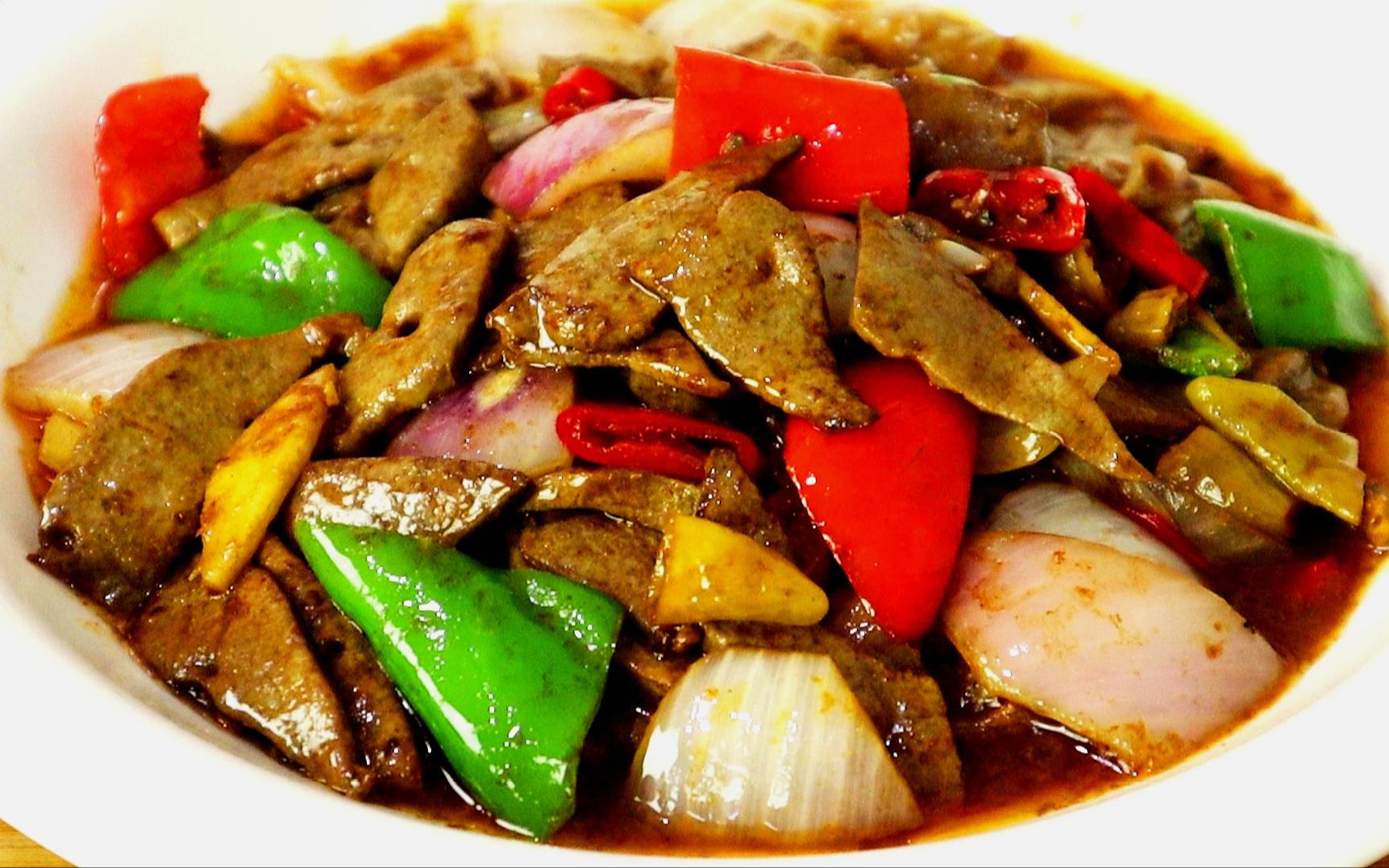 炒猪肝好多人第一步就做错了,难怪不好吃,看饭店大厨怎么做的