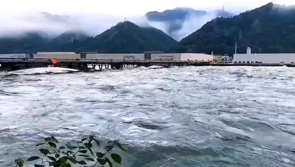 农夫山泉厂区在今天被农夫山泉给淹了！真TM是活久见。