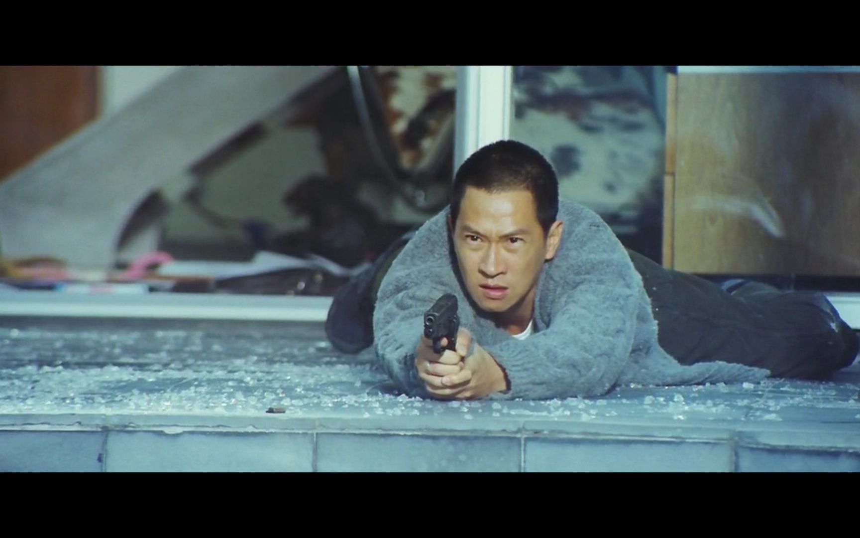 这是阿伟没死之前和古天乐的一部电影这个时候已经搭档开始破案