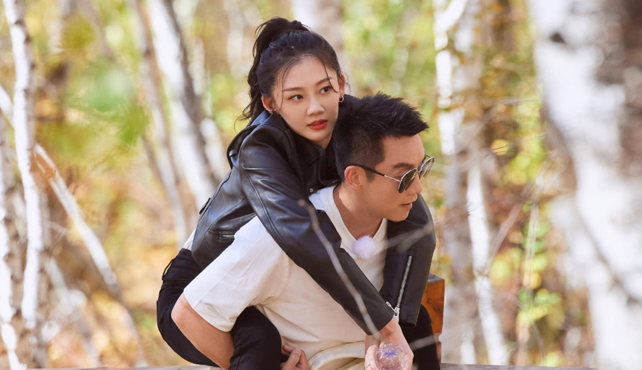 苗苗与老公外出用餐,不带妹妹获赞,郑恺却因不给老婆夹菜遭吐槽