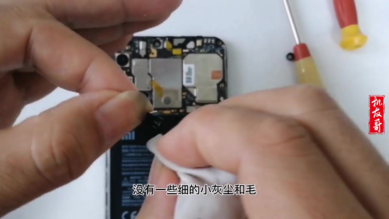 手机摄像头进灰了拍照模糊,别慌学会这几步,轻松就能在家里搞定