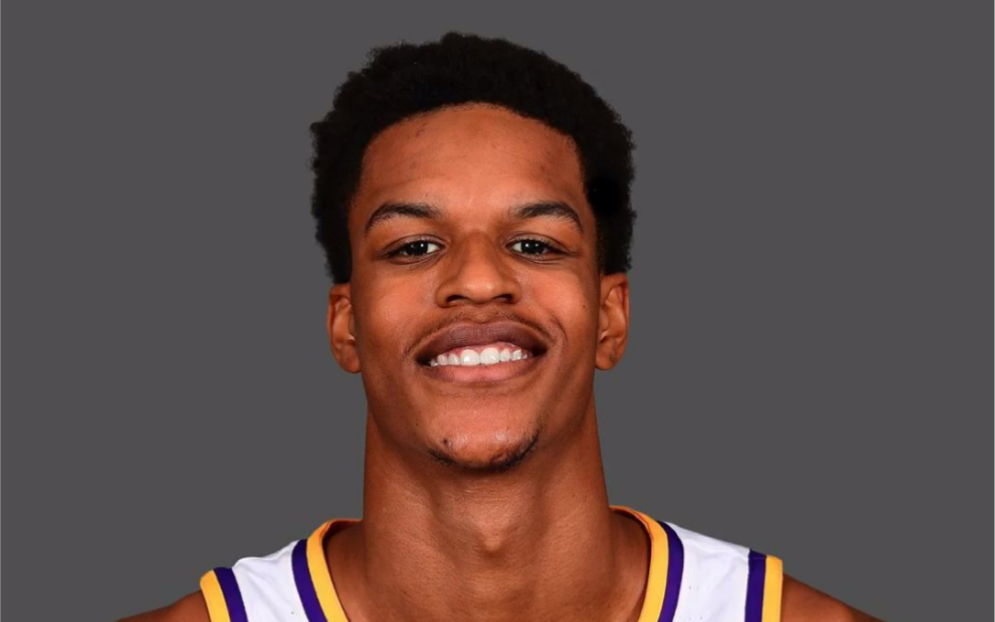 谢里夫奥尼尔身披lsu战袍