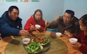 Download Video: 聪聪想吃肉，桃子姐做一盘红烧肉，软烂入味，一家人吃爽了