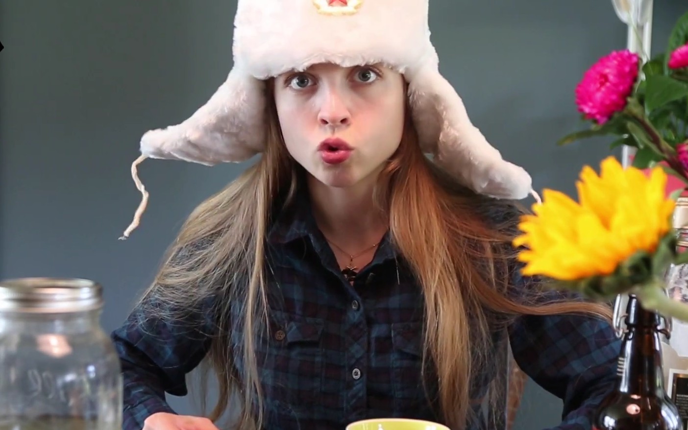 (俄英警告)毛妹教你伏特加的正确饮用方式