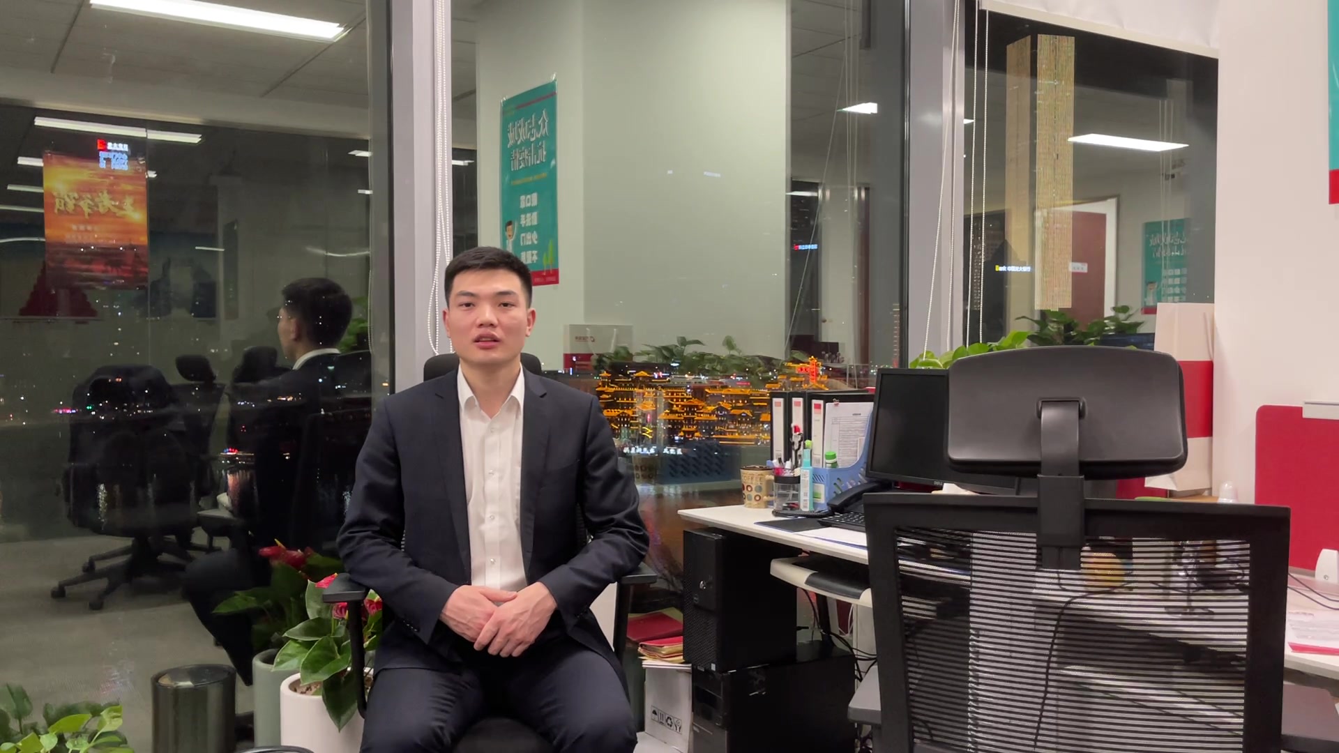 重庆江北嘴营业部-薛小虎