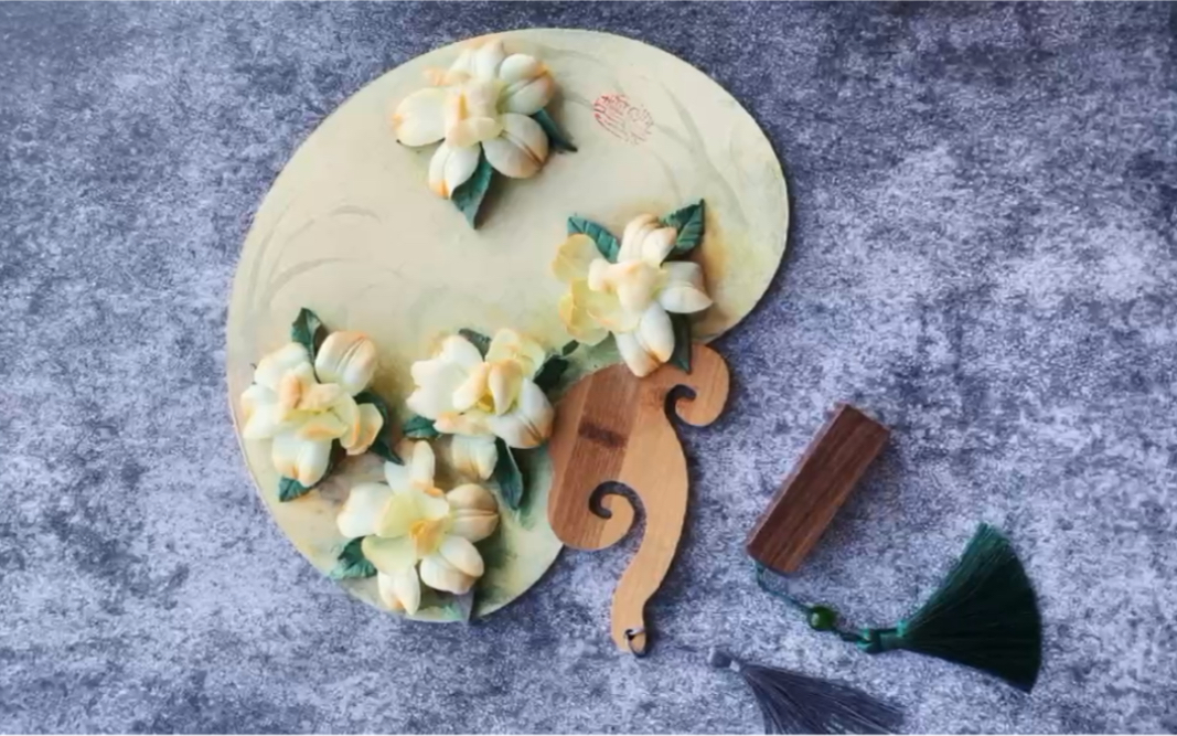 粘土浮雕画山茶花团扇