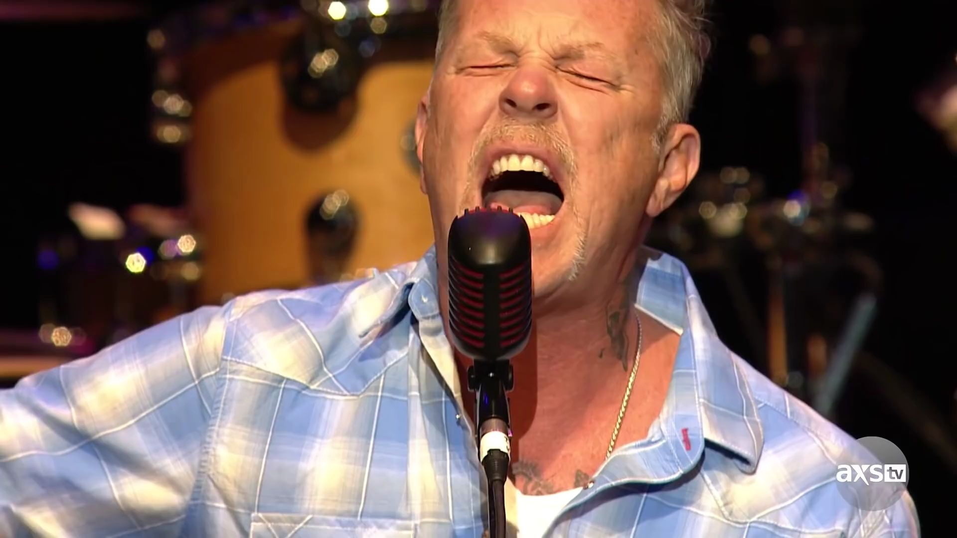 metallica主唱james hetfield翻唱baby hold on致敬已故歌手eddie