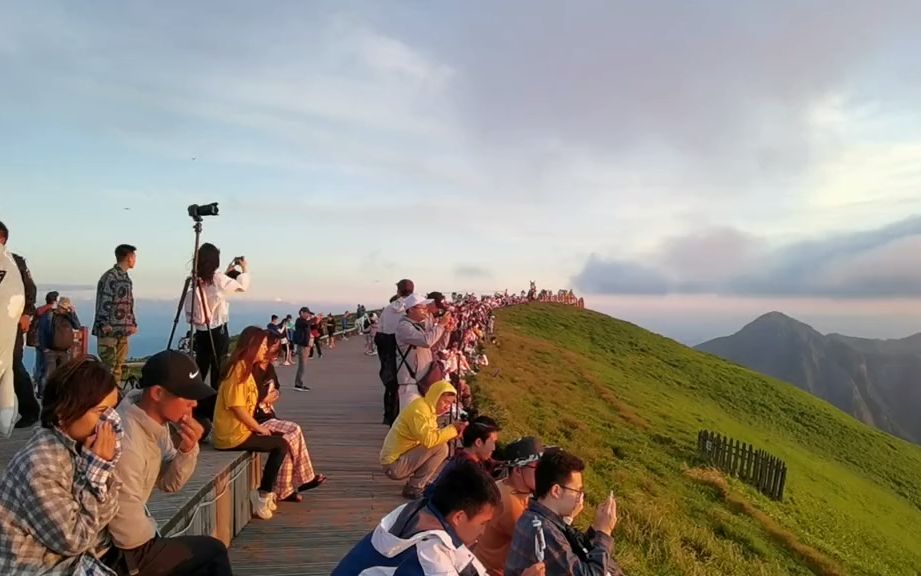 [图]答应我一定要和你闺蜜或喜欢的人一起去武功山看日出日落星星和云海#武功山#想和你看一场日出