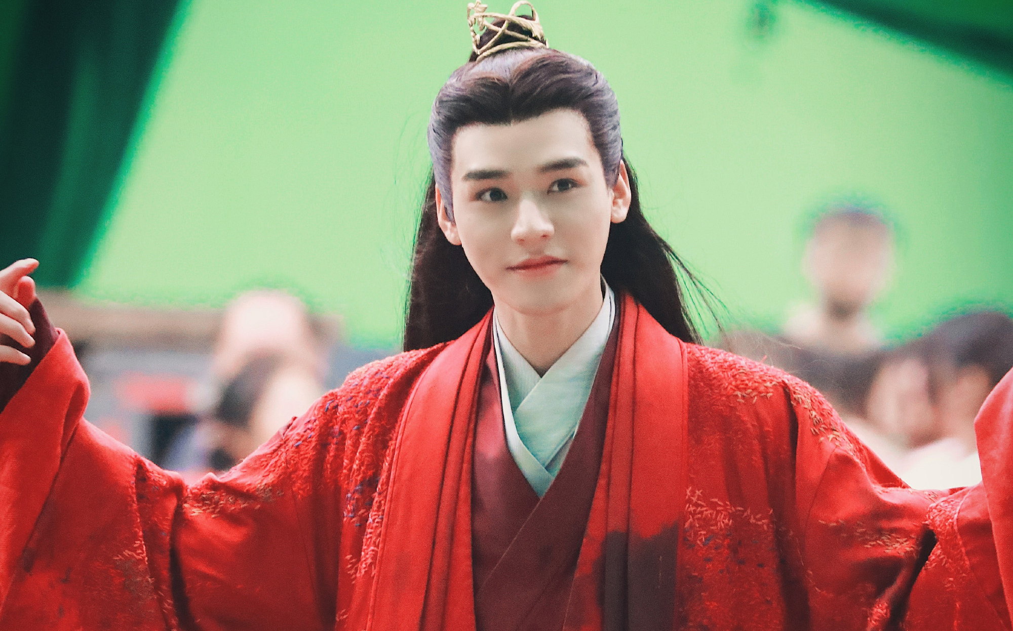 龚俊温客行站子拍摄路透合集_哔哩哔哩_bilibili