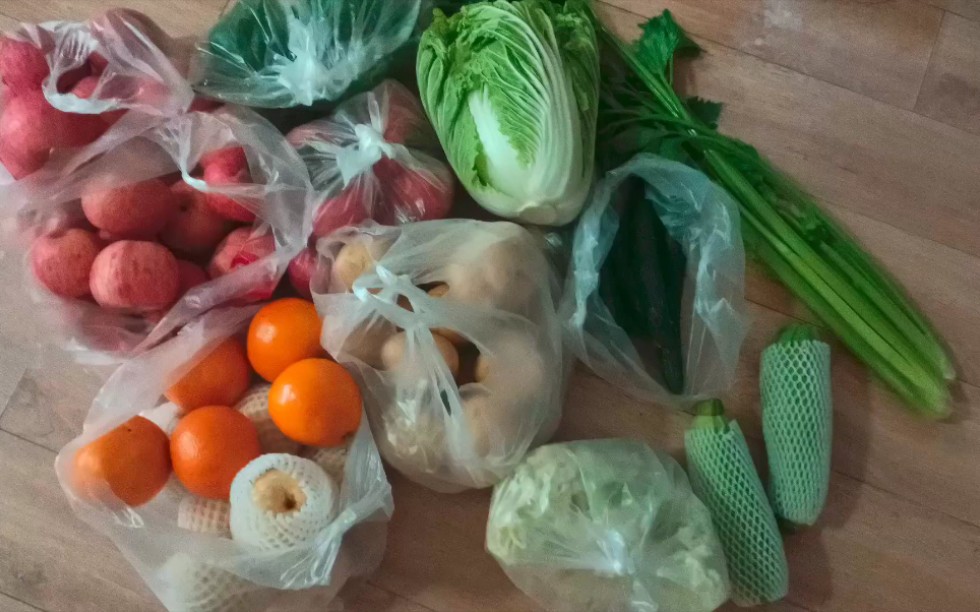 西安有疫情了早市囤货,小区封控了100块钱买的蔬菜水果不知道够吃吗