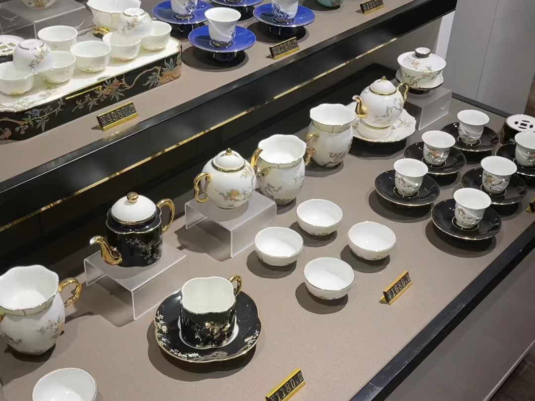 送礼找我们再决定送什么,郑州国瓷永丰源宝龙广场店