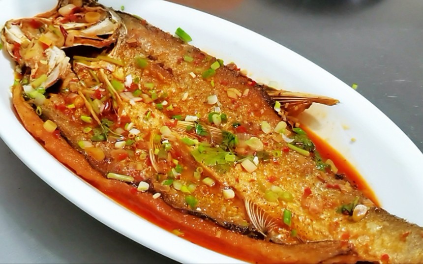 家常红烧白鱼这样做,鲜嫩入味又营养,下饭又下酒,好吃有技巧