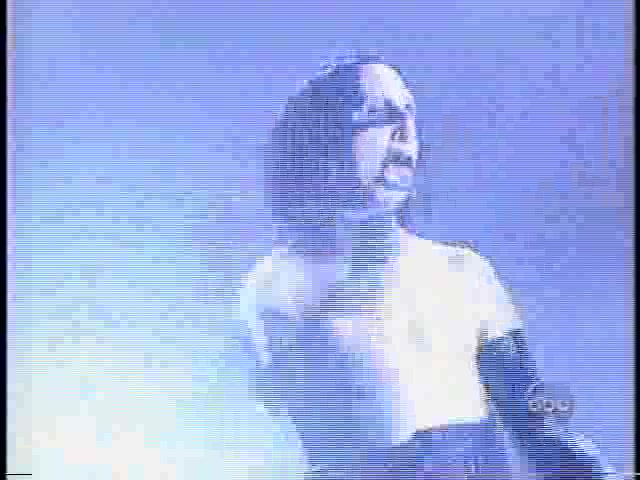 [图]Marilyn Manson - Disposable Teens (Live At 'American Music Awards' — 2001)