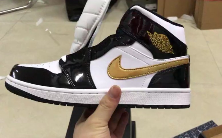 aj1漆皮黑金中帮