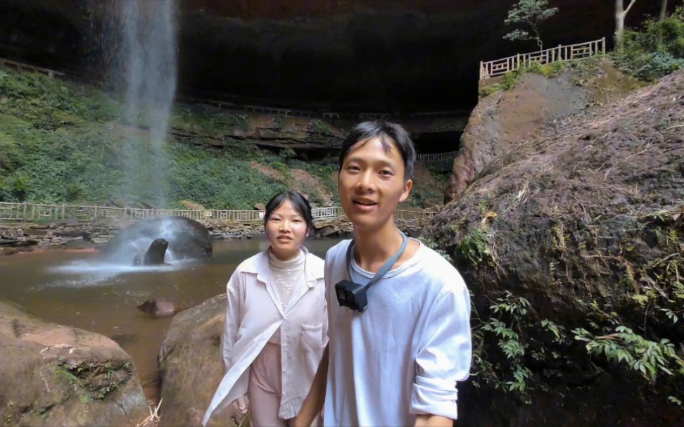 带着媳妇骑行四川,来到中国竹子之乡,看到了传说中的萧洞飞虹哔哩哔哩bilibili