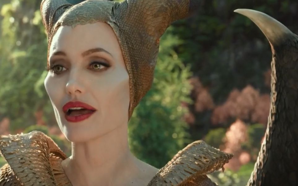 玛琳菲森-教母知道娃儿答应求婚很是不开心,但还是答应邀请去城堡