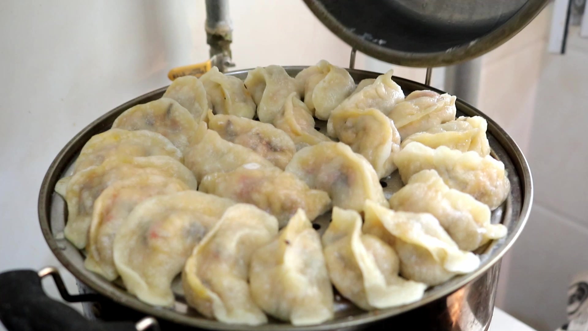 糯米饺子你吃过吗?西北老陈教你这样做,水晶透亮,美味好吃