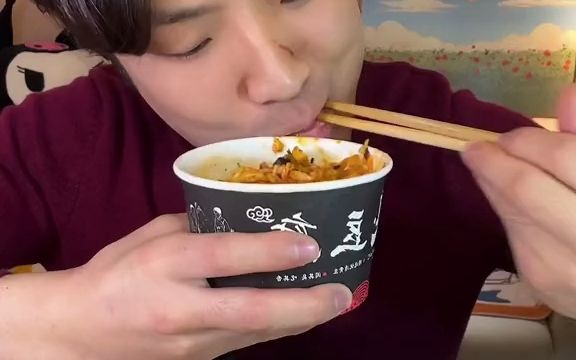 [图]【美食】谁能拒绝这样一份泡菜臭豆腐呢？泡菜酸辣口脆脆的~臭豆腐浸满了料汁真的巨香~鱿鱼年糕土豆也是神仙小吃~谁研究的呢？