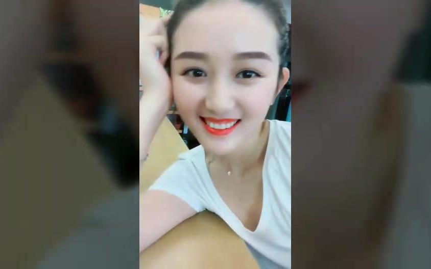 [图]哼！妈,我要结婚了，女神偷亲我