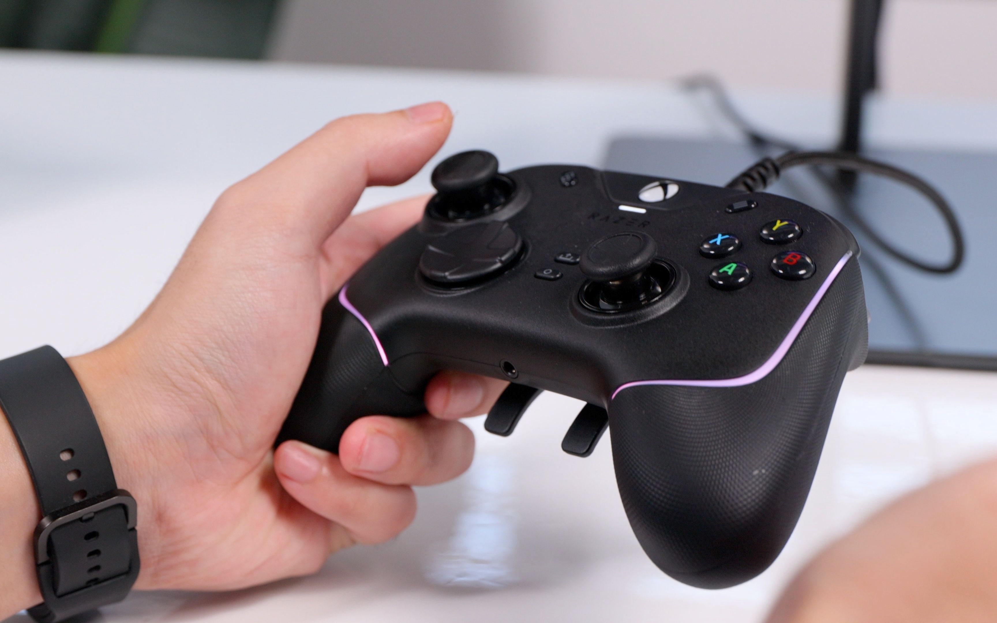 手柄也能畅玩fps游戏?雷蛇幻影战狼v2幻彩版上手体验