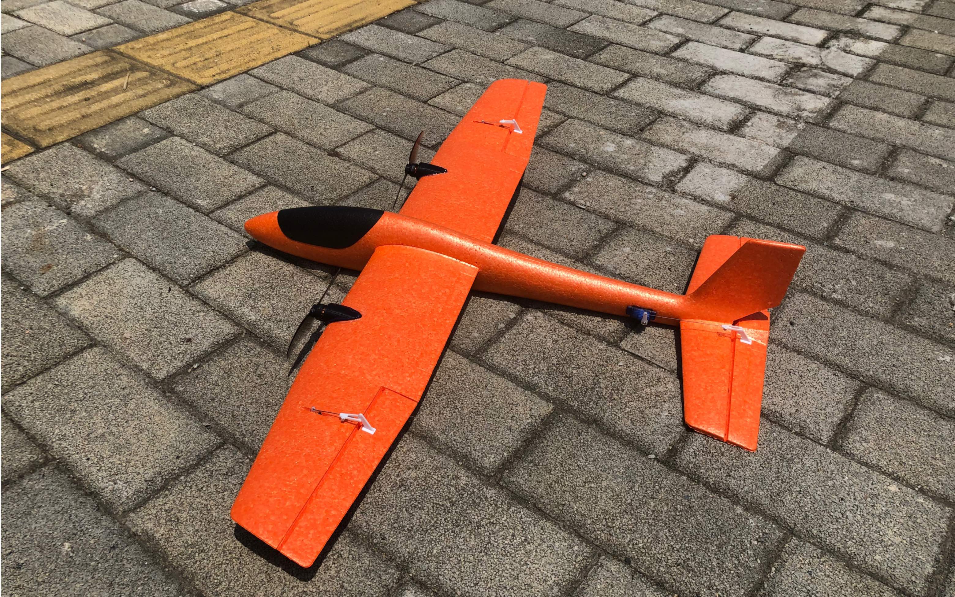 手抛机改航模试飞成功倒飞大回环连续横滚爽飞