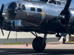 Descargar video: B-17滑行中