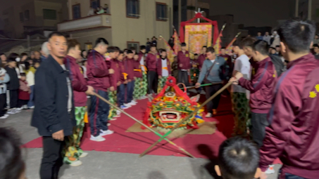 [图]广东汕尾市区东涌镇古沟村大年初一瑞狮参拜