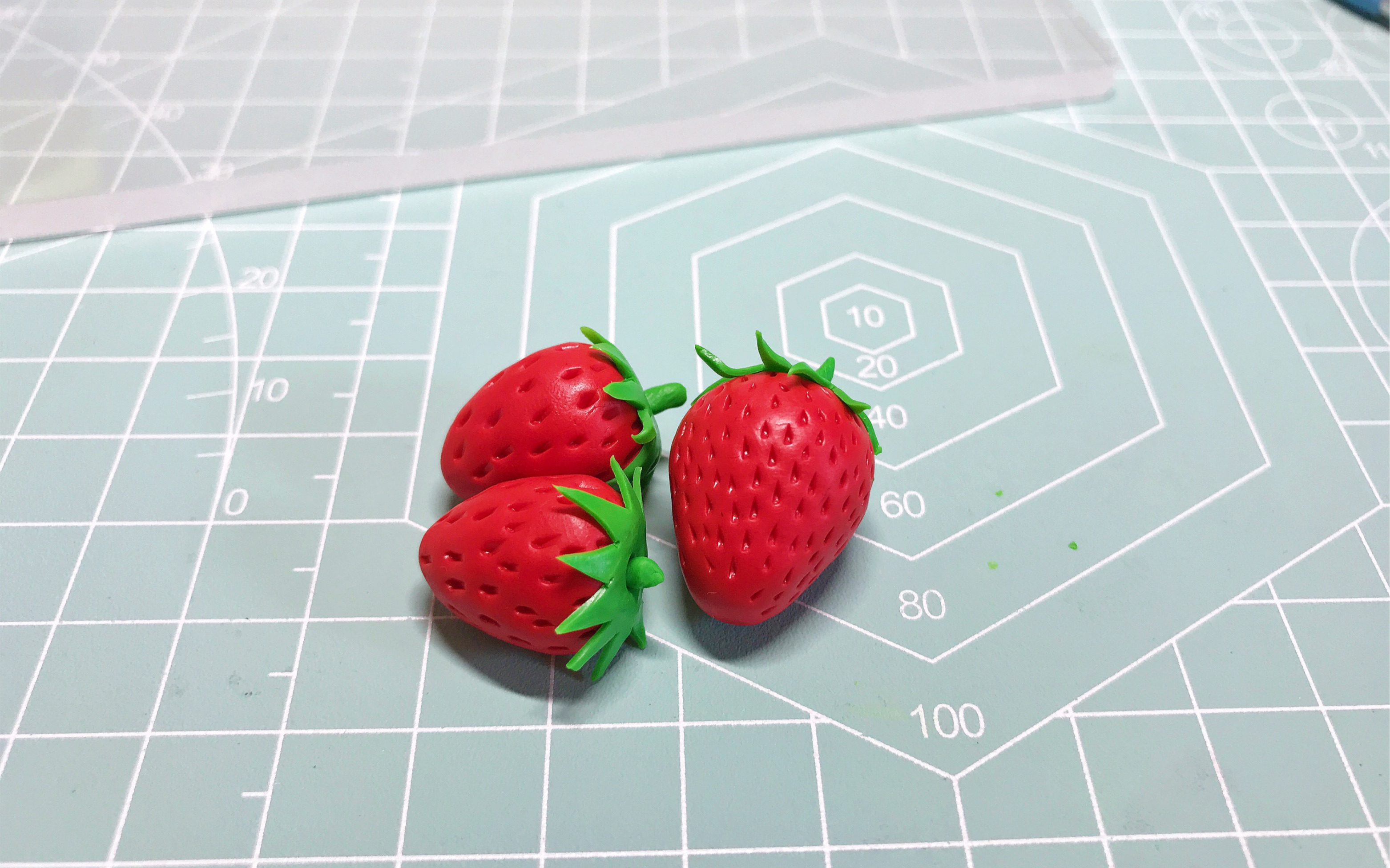 橡皮泥手工草莓的做法图片