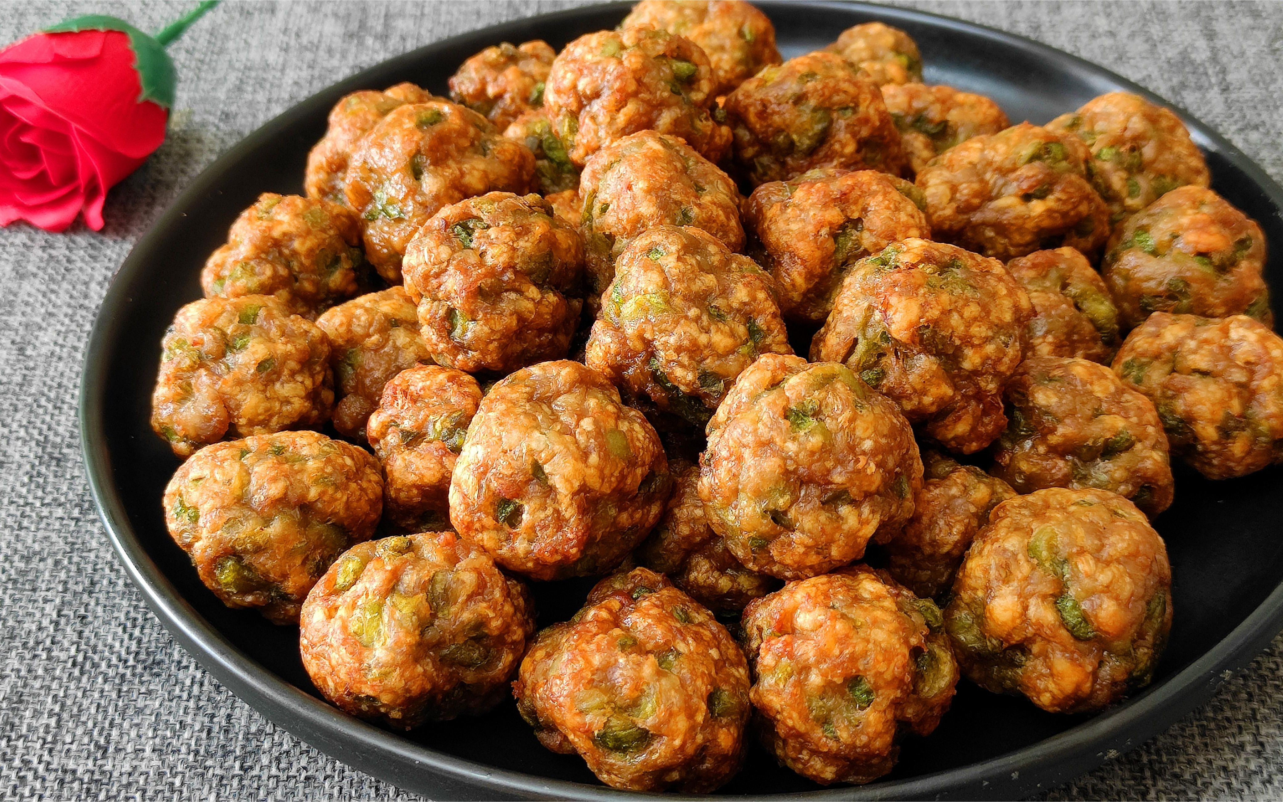 用苦瓜炸丸子,没想到这么好吃,出锅外酥里嫩,开胃又解馋,真香