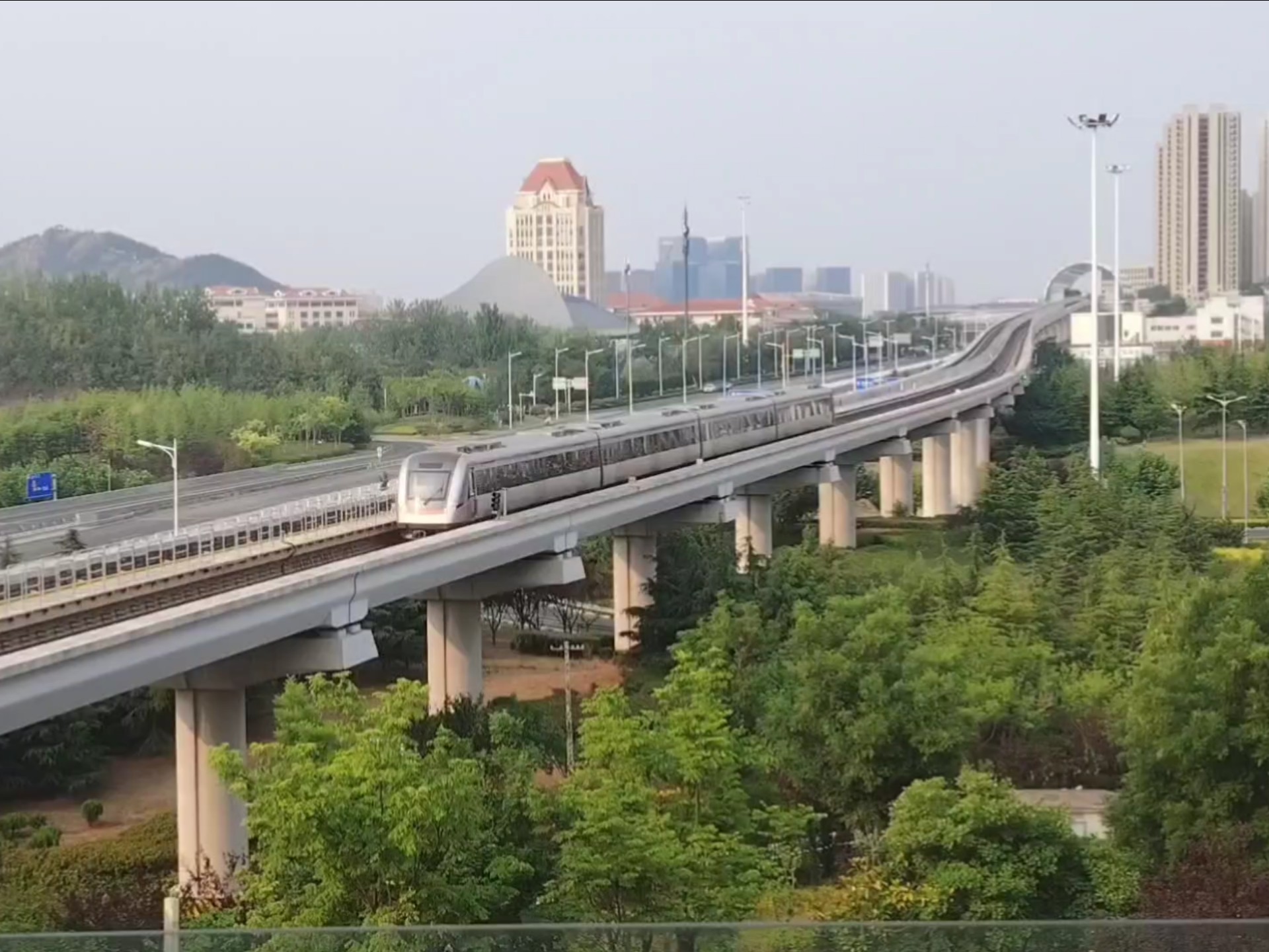 120km/h全速通过!青岛地铁11号线蓝谷快线地上段实录