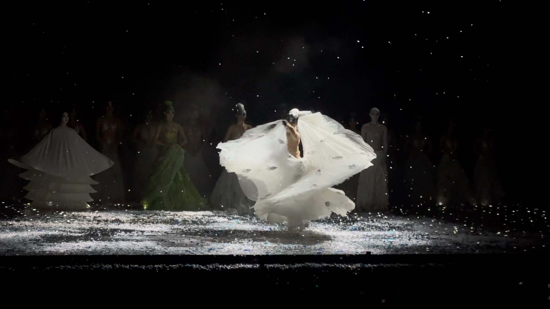 2023济南杨丽萍孔雀舞-谢幕2